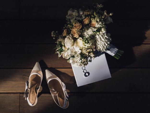 Wedding flowers, bouquets and wedding event venue decor, Flowers By Kate Wright, Horsham, Sussex, South East UK